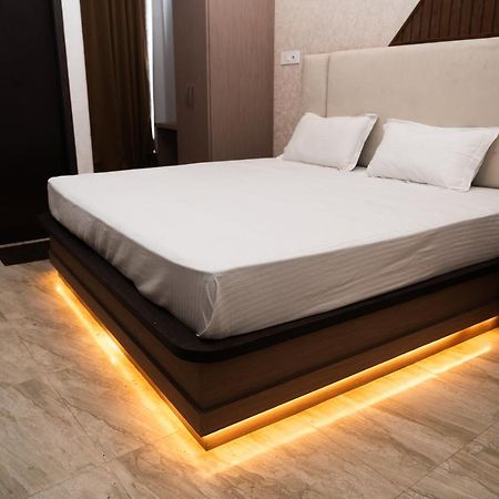 Holy Land Hotel Varanasi Ngoại thất bức ảnh