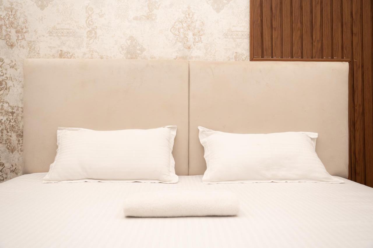 Holy Land Hotel Varanasi Ngoại thất bức ảnh