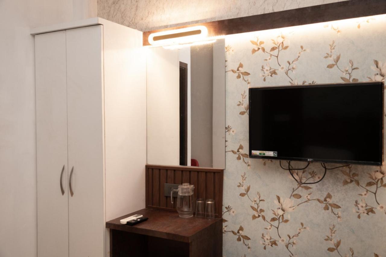 Holy Land Hotel Varanasi Ngoại thất bức ảnh