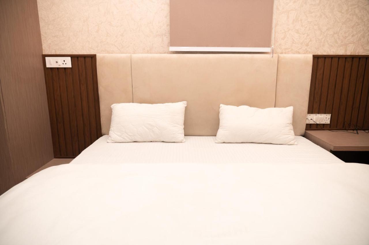 Holy Land Hotel Varanasi Ngoại thất bức ảnh