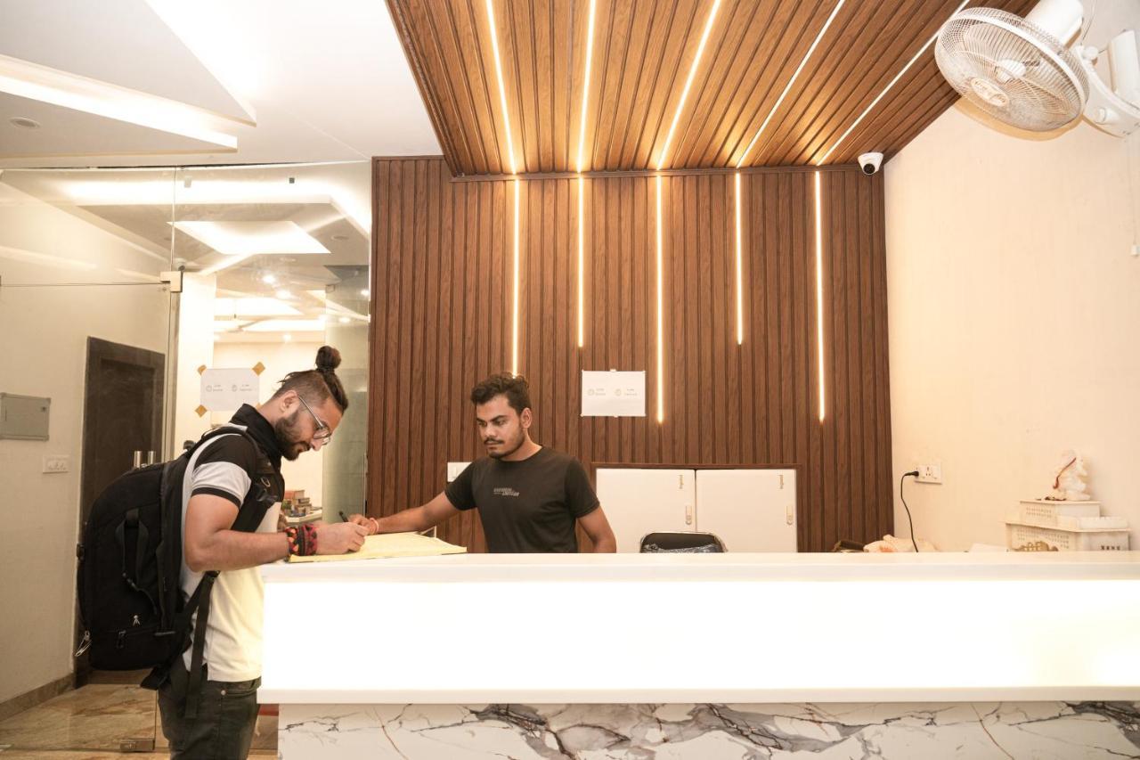Holy Land Hotel Varanasi Ngoại thất bức ảnh